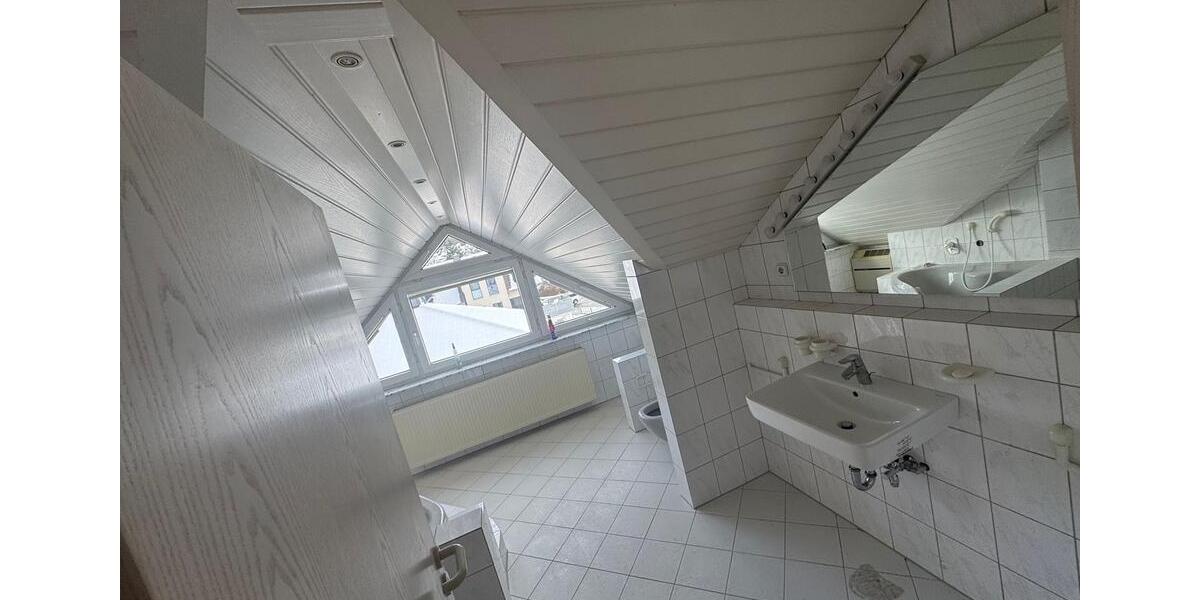 Dachgeschoßwohnung Hanau Groß-Steinheim - 3 Zimmer, 70 m&sup2;, 950&euro; | Angebot:25956833