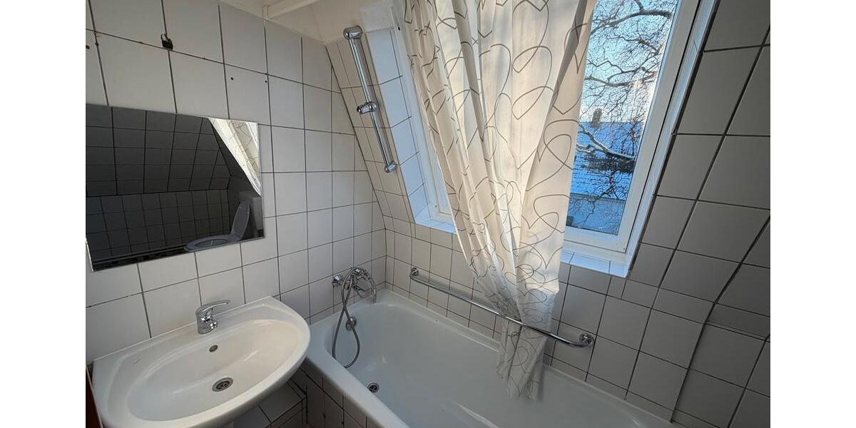 Dachgeschoßwohnung Varel - 3 Zimmer, 61 m&sup2;, 700&euro; | Angebot:25043830