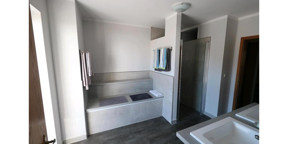 Erdgeschoßwohnung Affing - 4 Zimmer, 125 m&sup2;, 1.800&euro; | Angebot:23828938