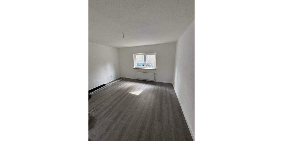 Etagenwohnung Moers Hochstraß - 2 Zimmer, 80 m&sup2;, 880&euro; | Angebot:26035832