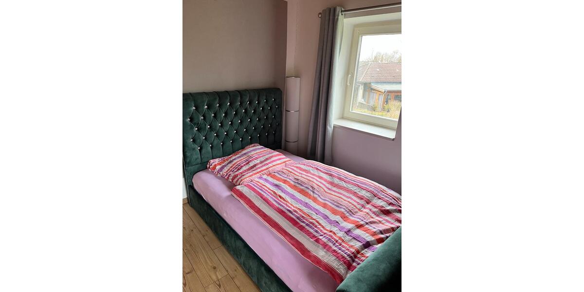 Wohnen auf Zeit Schülldorf - 10 Zimmer, 120 m&sup2;, 25&euro; | Angebot:17947634