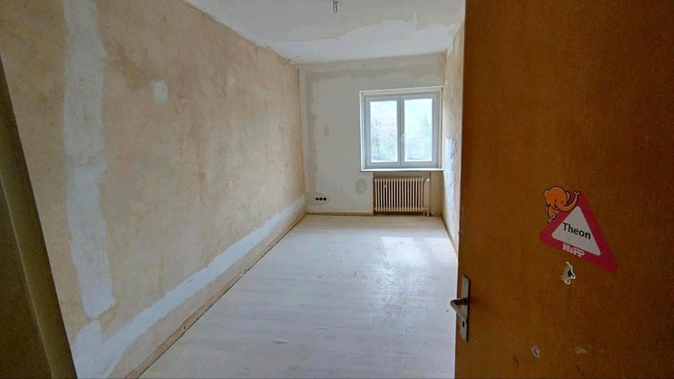 Etagenwohnung Neukirchen - 8 Zimmer, 135 m&sup2;, 1.350&euro; | Angebot:26406482
