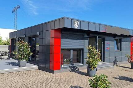 Modernes Bürogebäude im Gewerbegebiet Greifswalds zimmer