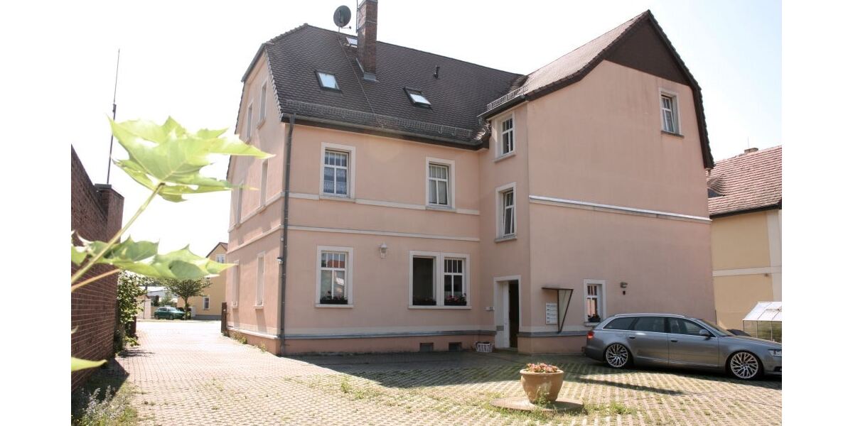 Schicke Dachgeschosswohnung mit EBK! - Dachgeschoßwohnung Bernsdorf | Angebot:24116791