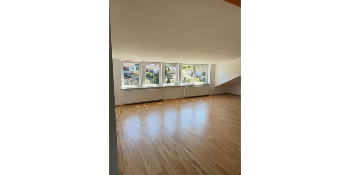 Dachgeschoßwohnung Knittlingen - 3 Zimmer, 96 m&sup2;, 850&euro; | Angebot:26073135