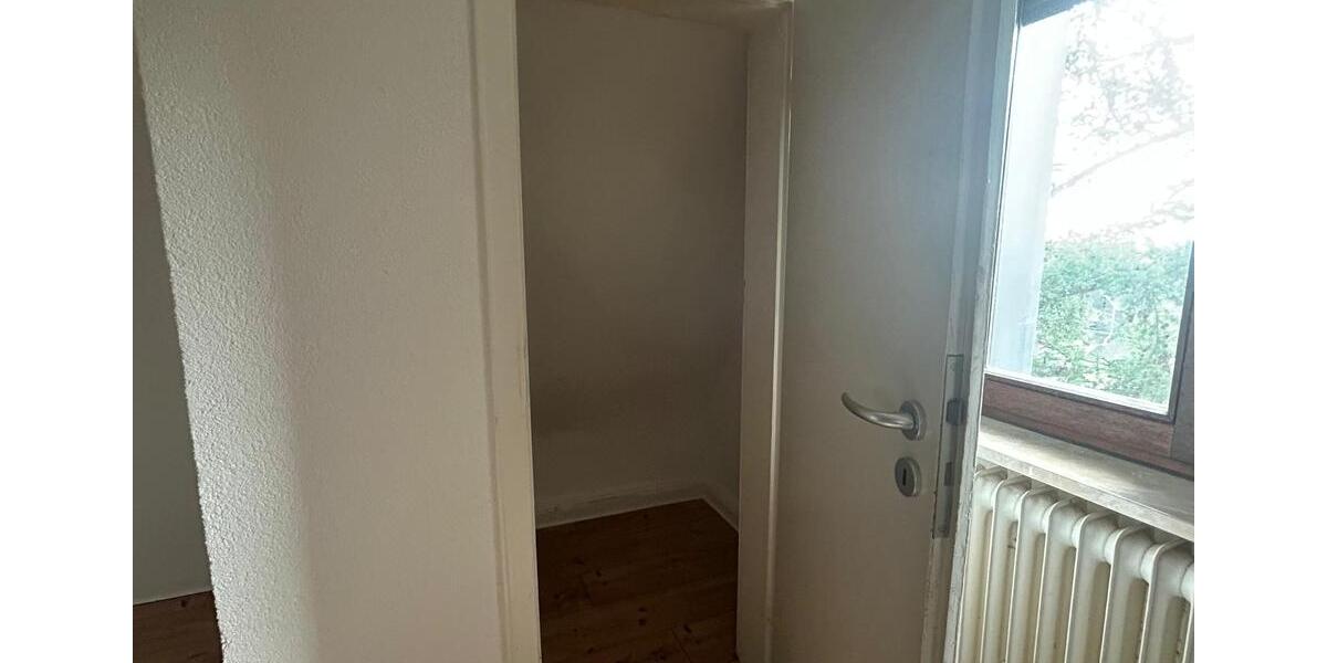 Dachgeschoßwohnung Saarbrücken West - 4 Zimmer, 65 m&sup2;, 750&euro; | Angebot:25883161