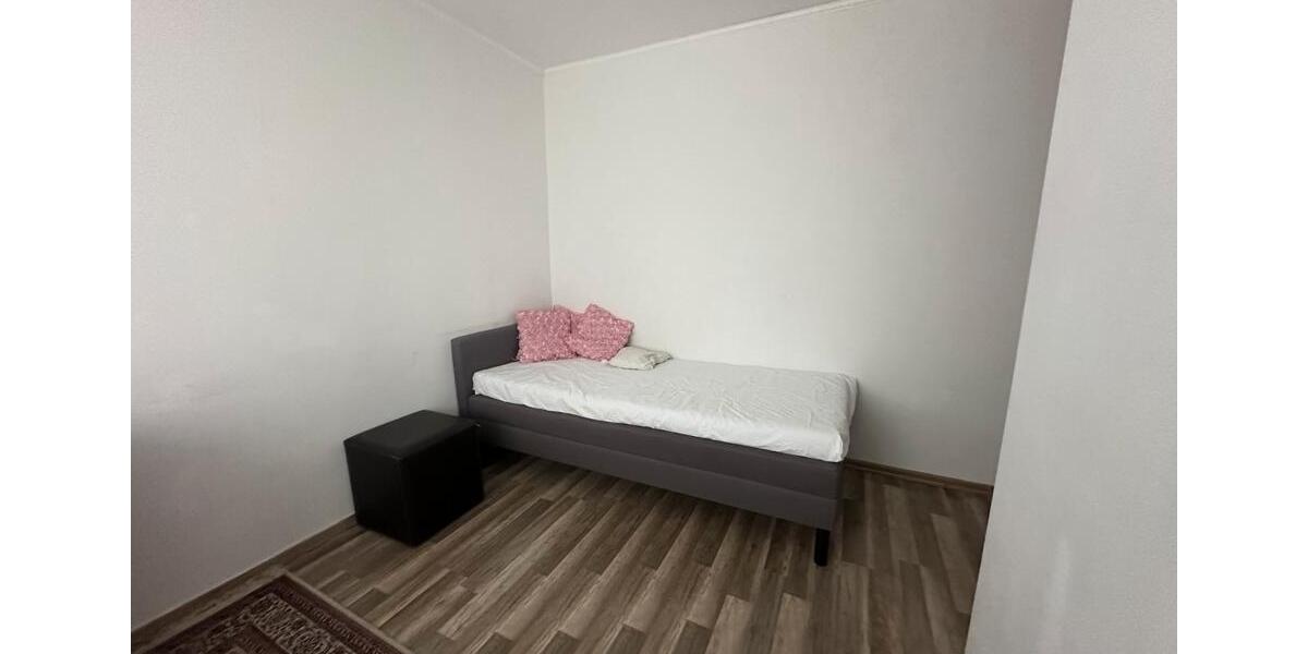 Etagenwohnung Berlin Tempelhof-Schöneberg - 4 Zimmer, 75 m&sup2;, 530&euro; | Angebot:25274992