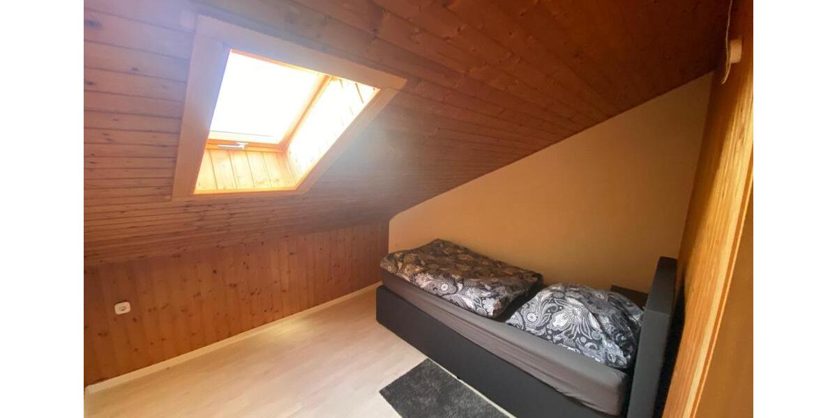 Wohnen auf Zeit Neukirchen - 8 Zimmer, 160 m&sup2;, 18&euro; | Angebot:26252083