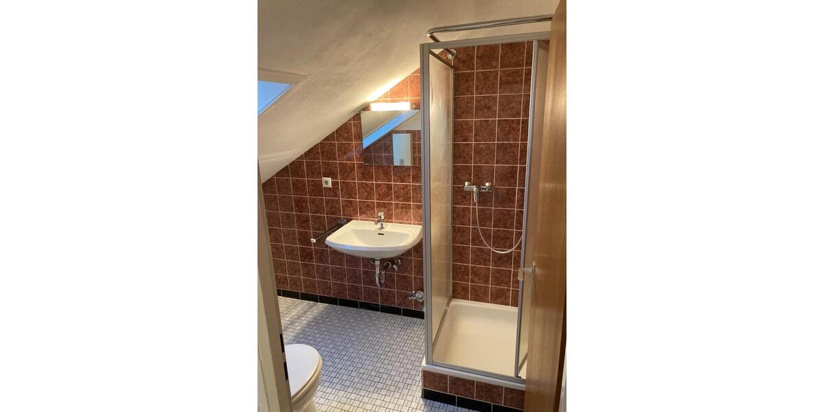 Attraktive 3 Zimmer Wohnung, plus Mansardenzimmer mit Badezimmer, 4 zimmer