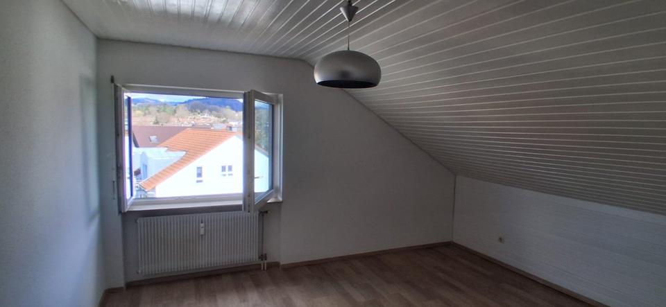 Dachgeschoßwohnung Steinen - 2 Zimmer, 45 m&sup2;, 550&euro; | Angebot:26024502