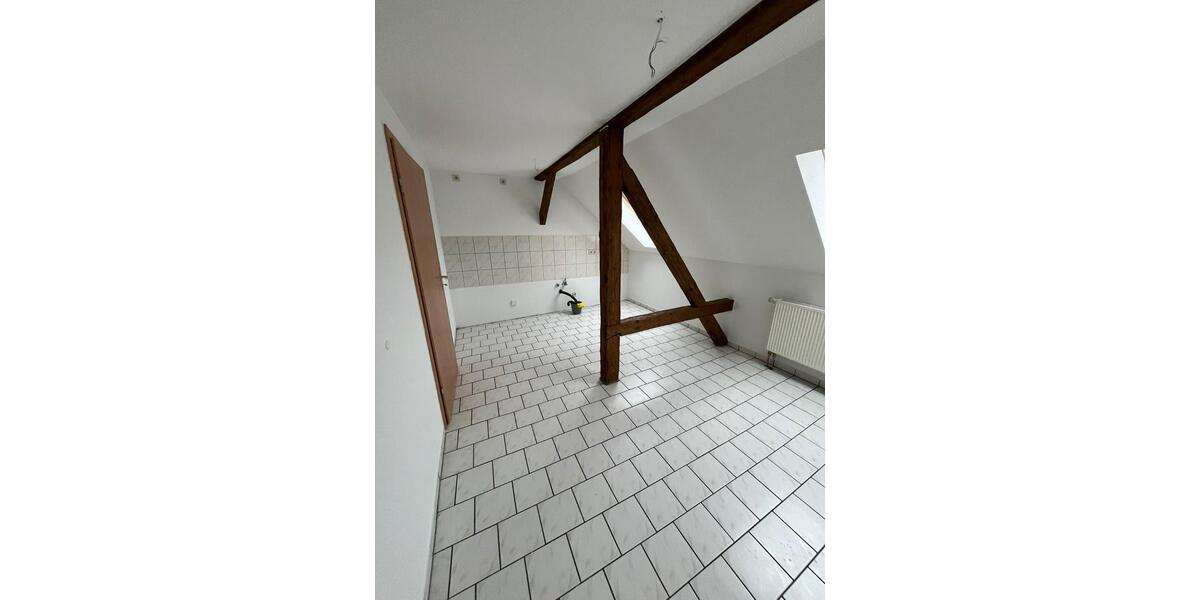 Dachgeschoßwohnung Glauchau - 3 Zimmer, 68 m&sup2;, 300&euro; | Angebot:21635930