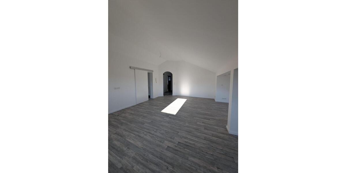 Dachgeschoßwohnung Grebenhain - 2.5 Zimmer, 80 m&sup2;, 550&euro; | Angebot:25894894