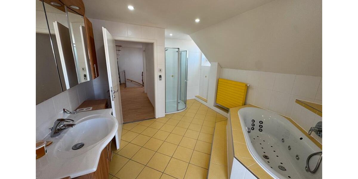 Doppelhaushälfte Königsbrunn - 4.5 Zimmer, 146 m&sup2;, 2.300&euro; | Angebot:26373023