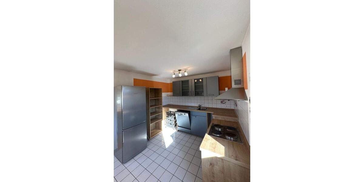 Schöne 2-Zimmer-Dachgeschoss-Wohnung mit Einbauküche 2 zimmer