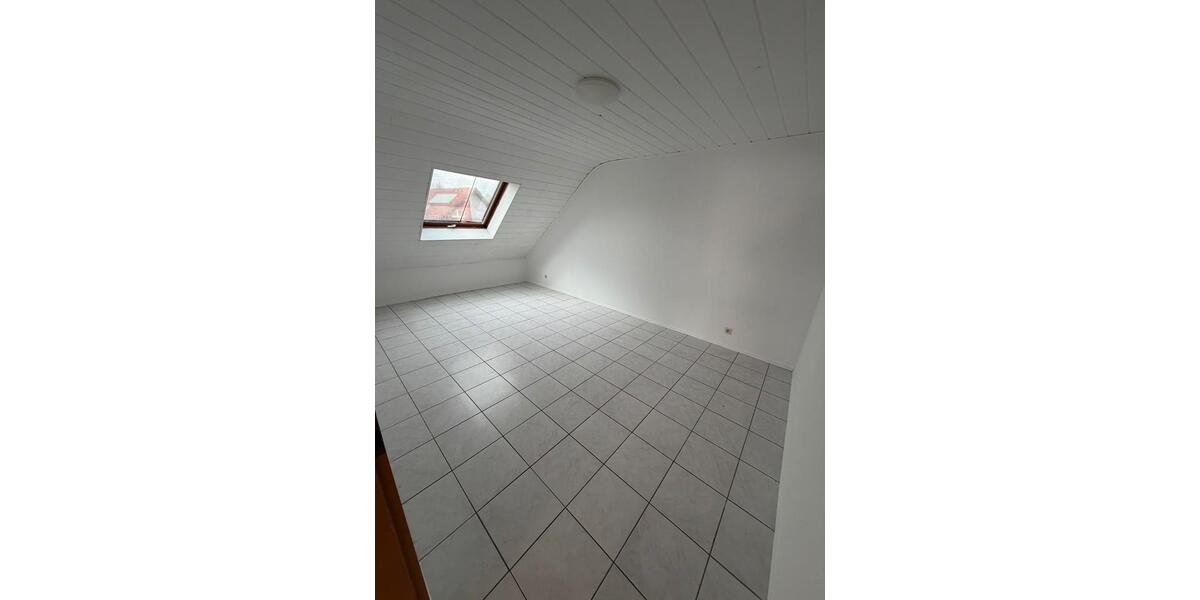 Dachgeschoßwohnung Rastatt - 4 Zimmer, 140 m&sup2;, 1.550&euro; | Angebot:26535960