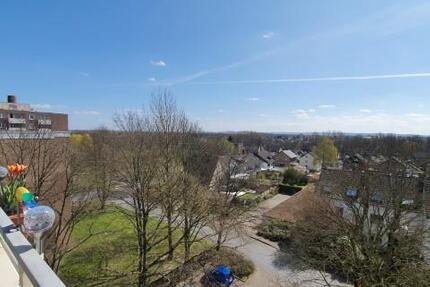 *Frisch renovierte 3-Zimmerwohnung mit Balkon und toller Aussicht* 3 zimmer