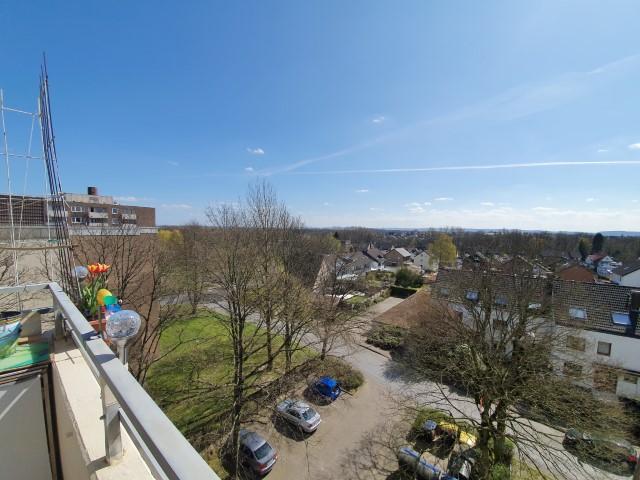 *Frisch renovierte 3-Zimmerwohnung mit Balkon und toller Aussicht* 3 zimmer