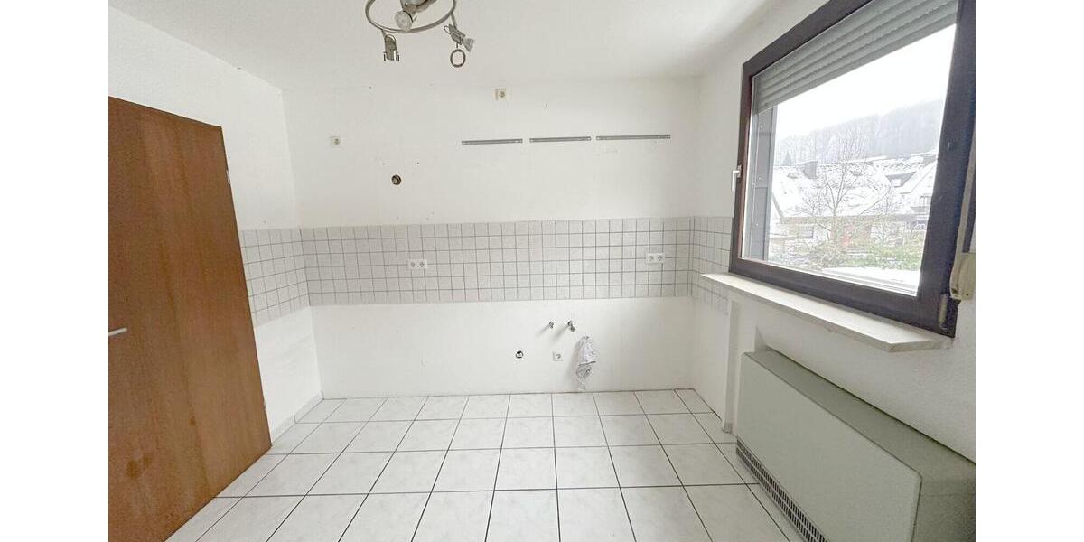 Föhren: Gepflegte 3ZKB - Wohnung mit großzügigem Balkon und Stellplatz! 3 zimmer