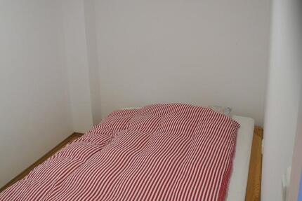 Möbliertes Zimmer in renovierter Frauen - 3er WG 1 zimmer