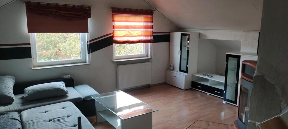 Aspach, helle offene ca 55 qm große 2-3 Zimmer DG Wohnug zimmer