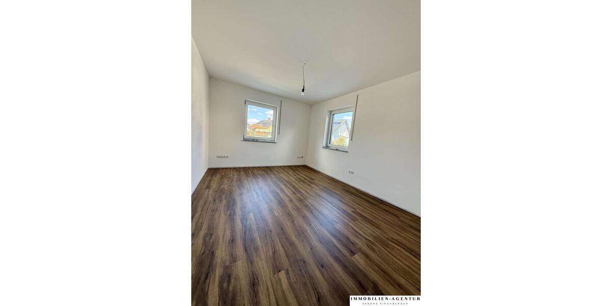 Erdgeschoßwohnung Schwarzenfeld - 4 Zimmer, 128 m&sup2;, 1.290&euro; | Angebot:25930020