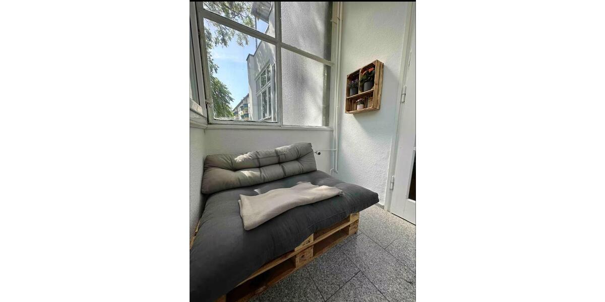 1. OG, 2 Zim + Blk, WM 817 €, Möblierte Übernahme 4.200 €,Sofort 1 zimmer