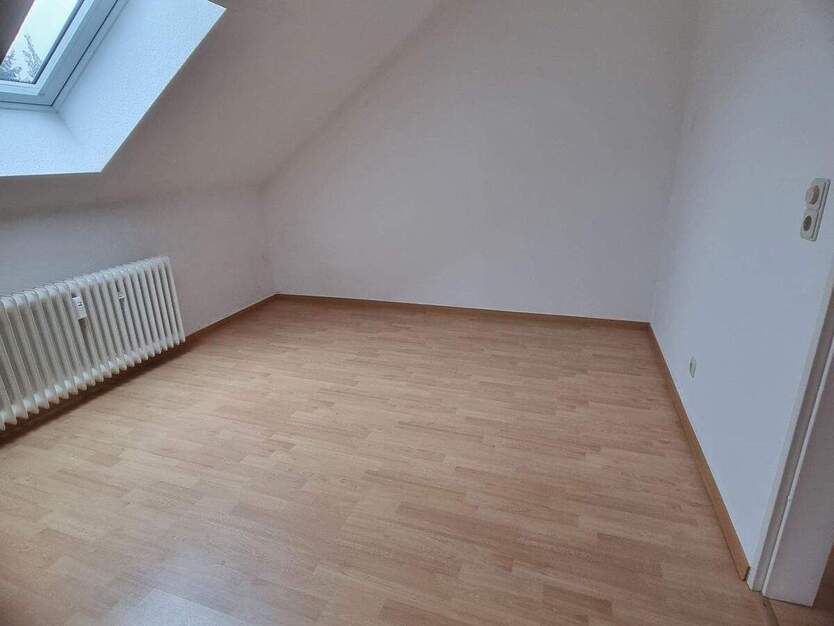 Großzügige 3 Zimmer Dachgeschosswohnung mit Balkon 3 zimmer
