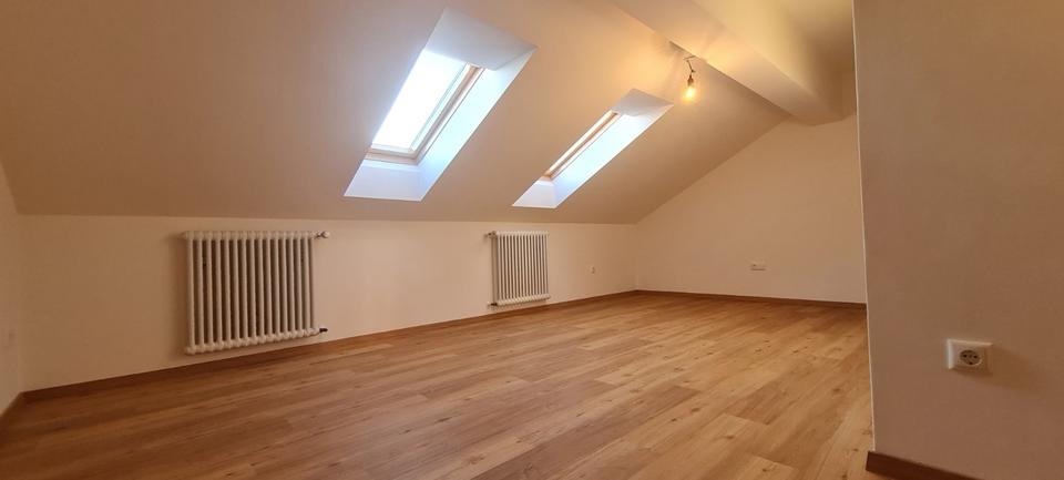 Dachgeschoßwohnung Arnstorf - 3.5 Zimmer, 80 m&sup2;, 670&euro; | Angebot:24592807