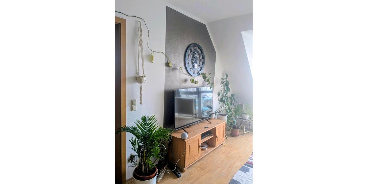 Schöne, helle Dachgeschosswohnung in 93192 Wald 2 zimmer