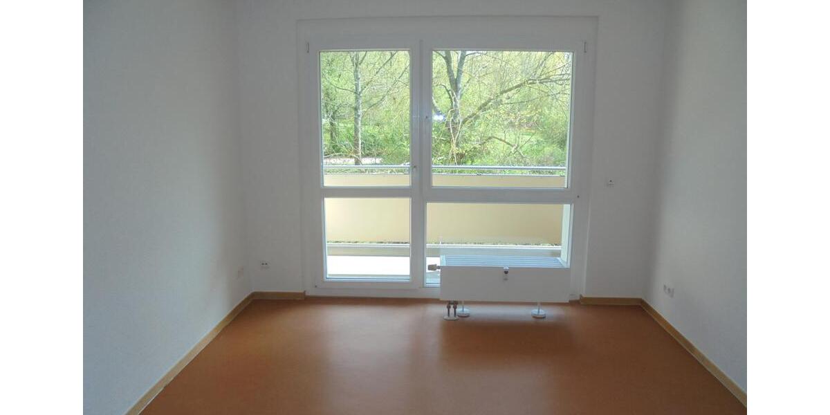 Etagenwohnung Saalfeld (Saale) - 2 Zimmer, 61 m&sup2;, 391&euro; | Angebot:26476627