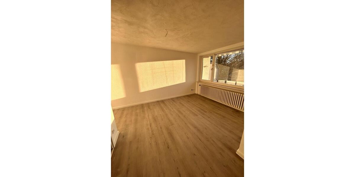 Zimmer in neu gegründeter, Renovierten 4-Zimmerwohnung frei 4 zimmer