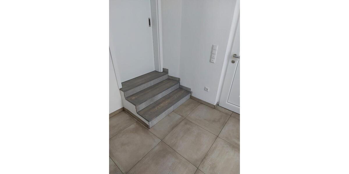 2-Zimmer Wohung - frisch saniert mit eigenem Eingang und Stellpla 2 zimmer