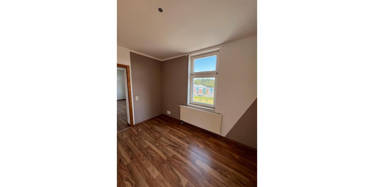 Etagenwohnung Schleusingen - 4 Zimmer, 103 m&sup2;, 980&euro; | Angebot:23831021