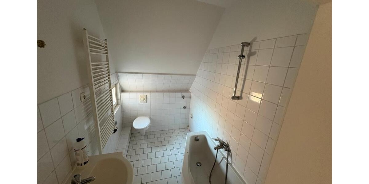 Dachgeschoßwohnung Rinteln - 4 Zimmer, 110 m&sup2;, 645&euro; | Angebot:26255722
