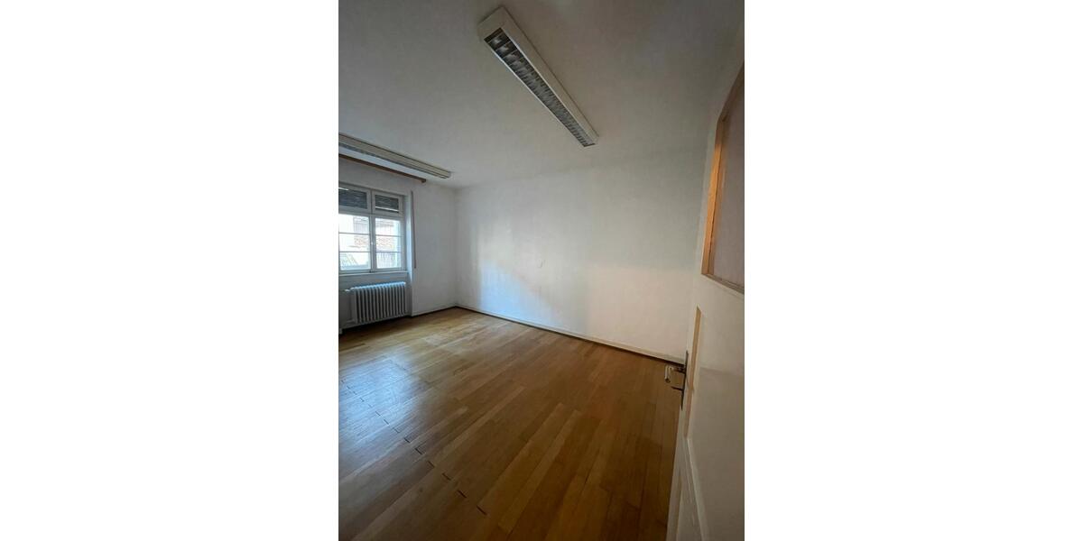 Etagenwohnung Karlsruhe Innenstadt-Ost - 4 Zimmer, 25 m&sup2;, 470&euro; | Angebot:25987929