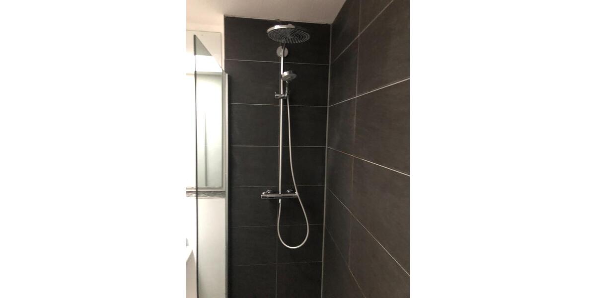 Wunderschöne, moderne Wohnung mit Kamin, EBK, Balkon und Hof 5 zimmer