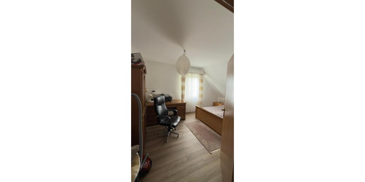 Etagenwohnung Löhne - 4 Zimmer, 120 m&sup2;, 950&euro; | Angebot:26278463