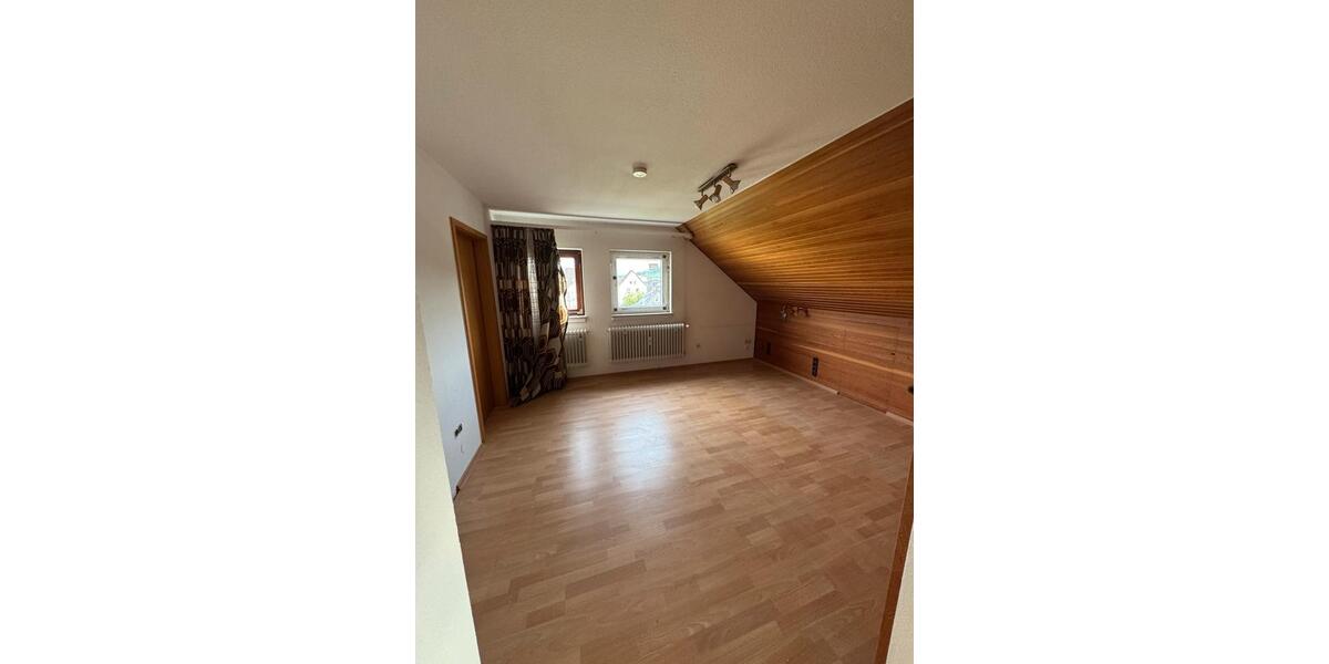 Dachgeschoßwohnung Kreuztal - 3 Zimmer, 65 m&sup2;, 750&euro; | Angebot:26536657