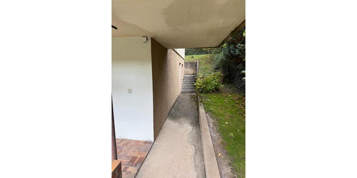 Helle 2-Zimmer-Untergeschosswohnung mit Einbauküche und Terrasse 3 zimmer