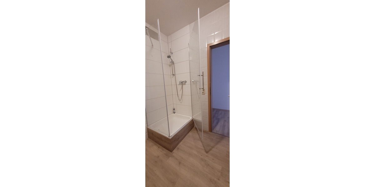 Dachgeschoßwohnung Plauen Bahnhofsvorstadt - 1 Zimmer, 32 m&sup2;, 180&euro; | Angebot:25054413