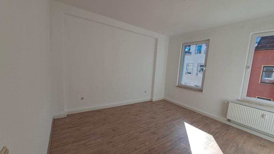 Etagenwohnung Crimmitschau - 3 Zimmer, 76 m&sup2;, 450&euro; | Angebot:26407556