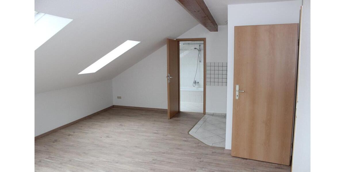 Dachgeschoßwohnung Döbeln - 2 Zimmer, 36 m&sup2;, 250&euro; | Angebot:26563583