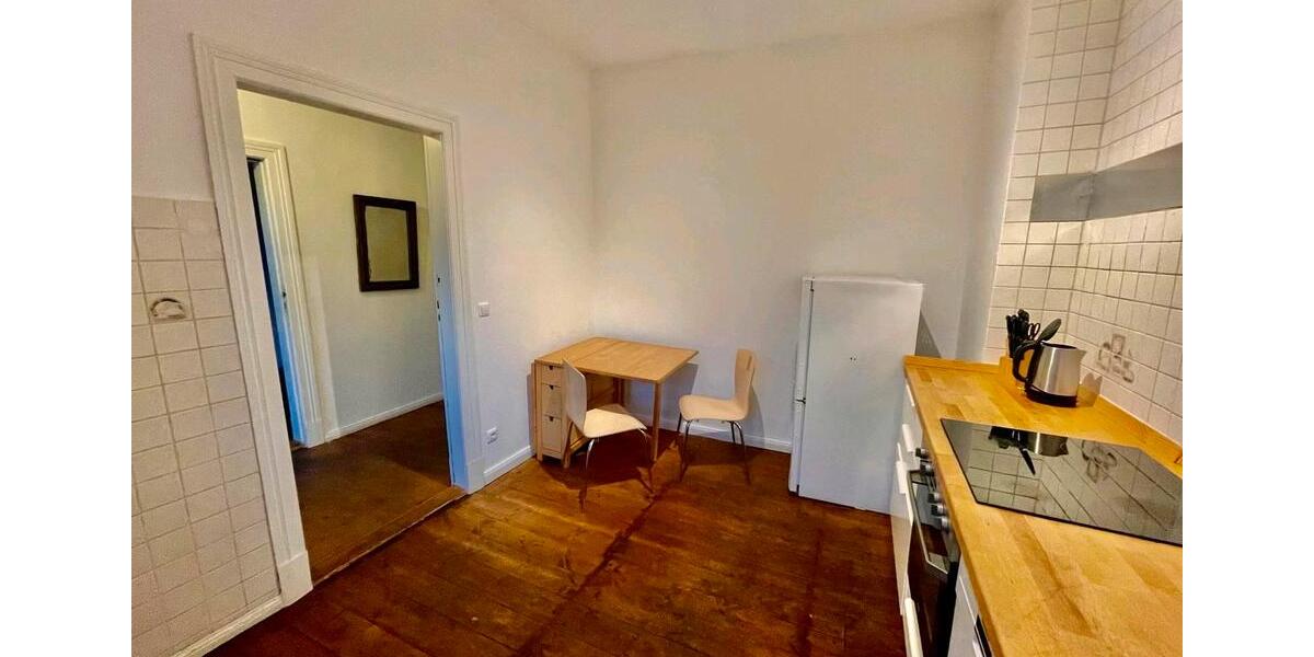 WG Zimmer in einer Altbauwohnung in guter Lage (5 Zi, je 24 qm) 5 zimmer