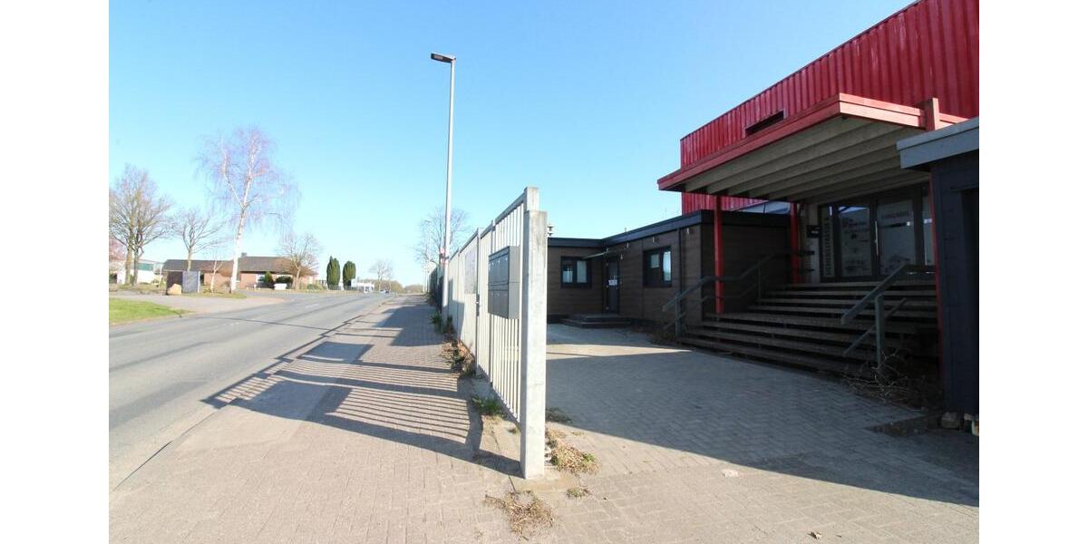 Vermietung! 105 m² BüroflächePraxis mit 3 R äumen, 1 WC, Klimaanlage und 1 Küche in Syke. zimmer