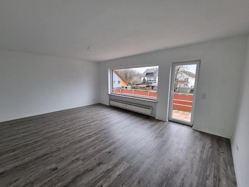 Helle 4-Zimmer-Wohnung mit Balkon & Tageslichtbad in Langstadt
