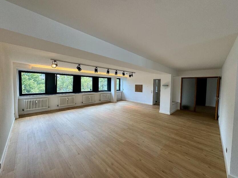 Renovierte ,Stilvolle 3-Zimmer-Wohnung im Zentrum von Bad Godesberg - Aufzug ,Barierrefrei mit EBK