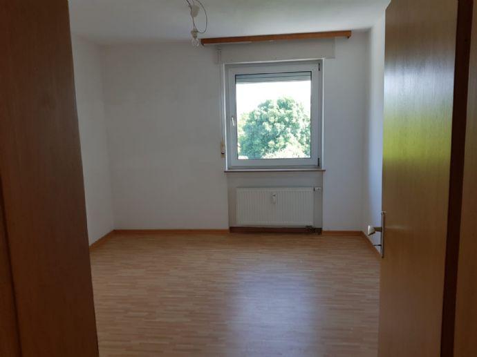 Wohnen auf Zeit Trier Feyen-Weismark - 4 Zimmer, 91 m&sup2;, 1.100&euro; | Angebot:26533207