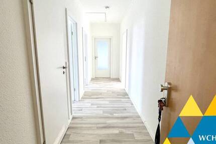 Modern geschnittene 3-Raum-Wohnung mit verglastem Balkon