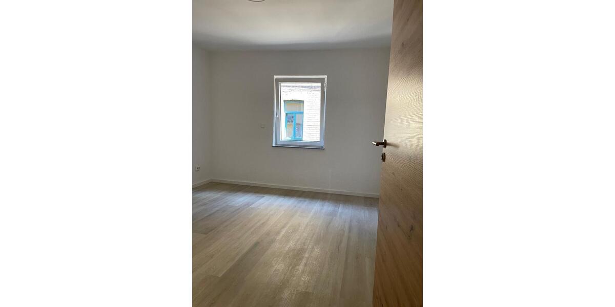 1 Zimmer in 3 er WG frisch renoviert 1 zimmer