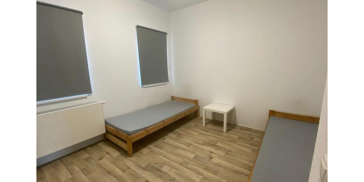 Erdgeschoßwohnung Gotha - 3 Zimmer, 100 m&sup2;, 300&euro; | Angebot:24393346